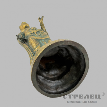 фото — бронзовая статуэтка  «бодхисаттва авалокитешвара». япония